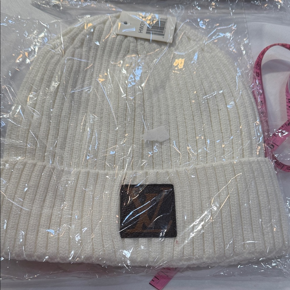 White Ribbed Knit Beanie